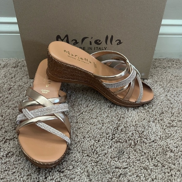 New in box 7.5 Mariella rose gold strappy wedge sandals slides made Italy - Picture 1 of 13